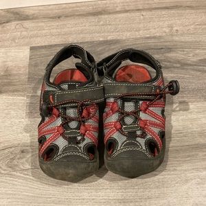 ๐ธ5/$25 Boys sandals size 11
